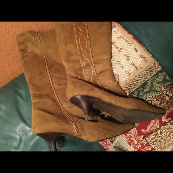 Vintage Western Two-Tone 👢BOOTS by CONTESSA - Picture 3 of 16